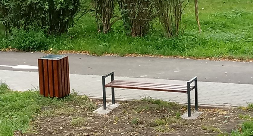 Nowe ławeczki nie u wszystkich znajdują uznanie