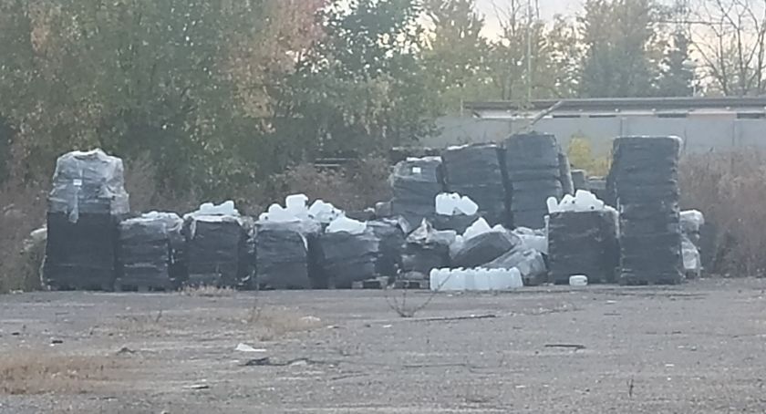 Niebezpieczne odpady na Piasku. Po sprawdzeniu okazało się, że to fałszywy alarm