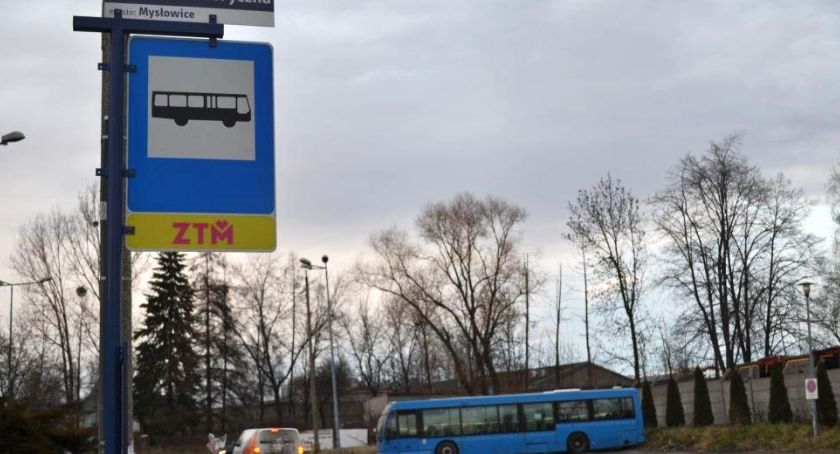 Wszystkich Świętych: zmiany w rozkładach i darmowe przejazdy