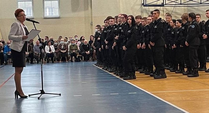 Ślubowanie uczniów klas mundurowych w II LO