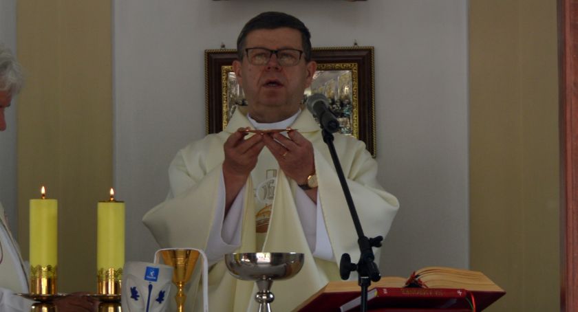 Na nadzwyczajnej sesji rady miasta uhonorują ks. Rafała Ryszkę