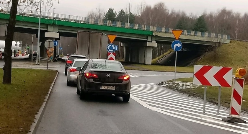 Jeździmy na okrągło – ważna zmiana na skrzyżowaniu Mikołowskiej i Obrzeżnej Zachodniej