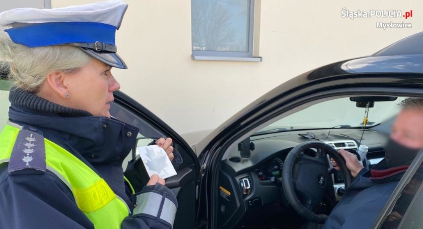 Odblaski od policjantów dla mieszkańców Mysłowic