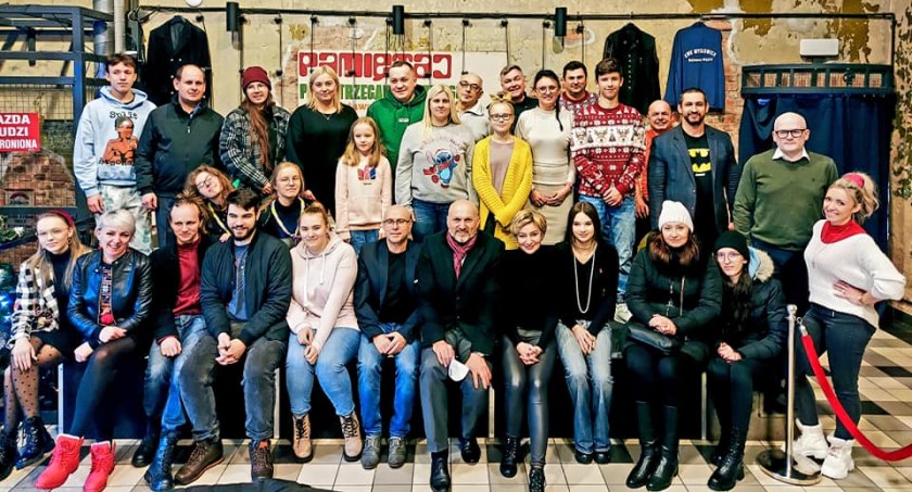 Szyb Bończyk zorganizował wyjątkową Wigilię. Do samotnych potrzebujących trafiły świąteczne paczki i wigilijny posiłek