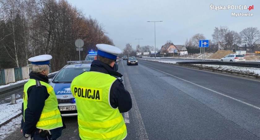 Mniej wypadków, mniej ofiar śmiertelnych i mniej rannych. Policyjne podsumowanie roku na śląskich drogach