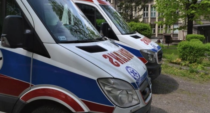 Ratownicy medyczni z Mysłowic potrzebują nowych noszy. O pomoc proszą radnego z Sosnowca