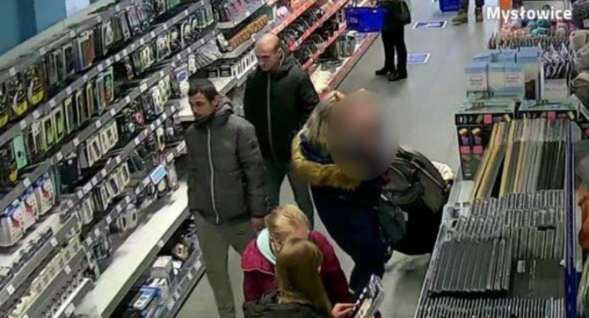 Ukradli sprzęt elektroniczny. Szuka ich policja