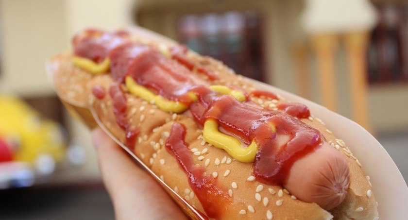 Wezwał policję, bo hot dog był za zimny... Takiego finału sprawy się nie spodziewał