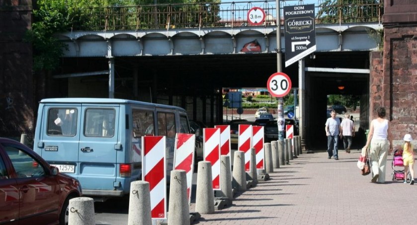 Trzy pasy ruchu pod wiaduktem w Centrum? Radni składają interpelację