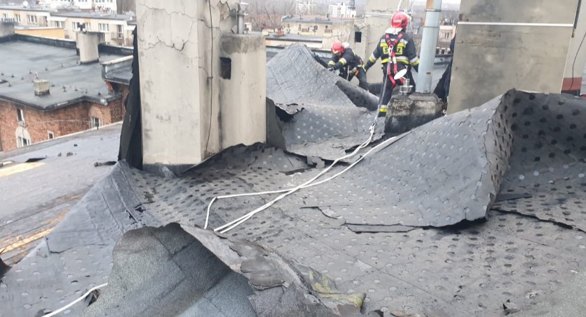 Straż pożarna walczy ze skutkami bardzo silnego wiatru