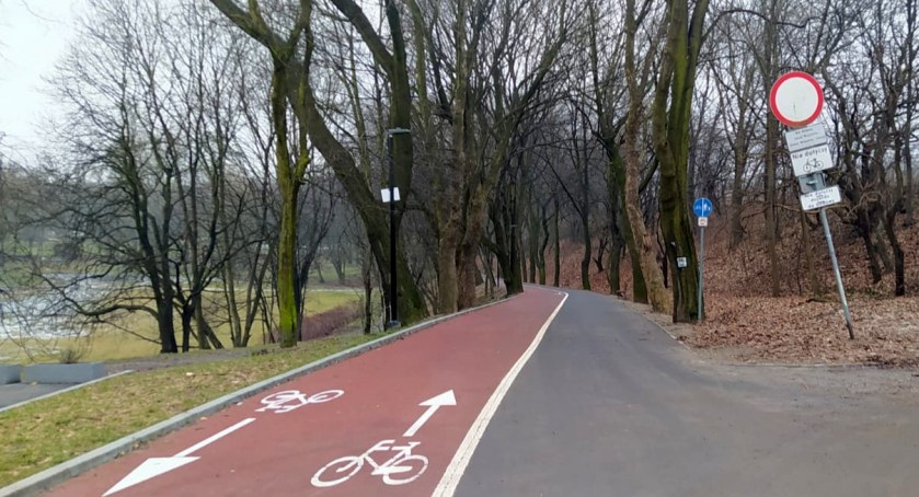 Straż miejska przypomina – parkowe alejki nie są dla samochodów