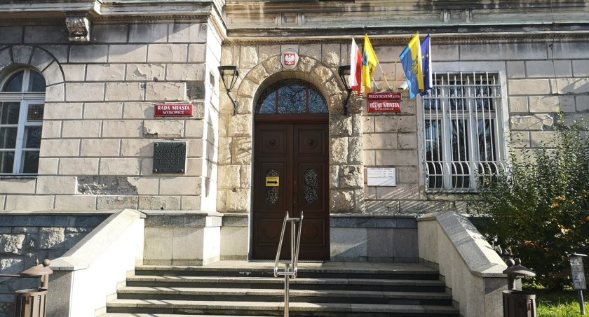 Rady dzielnic aktywne tylko przez kwartał?