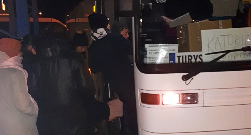 Autokar z Mysłowic pojechał po uchodźców. „To jest straszne, ja tam wrócę”