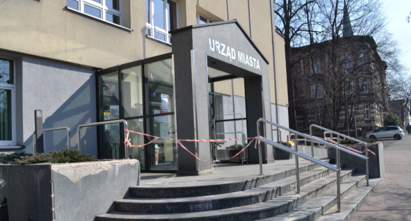 Od 16 marca uchodźcy z Ukrainy mogą składać wnioski o nadawanie numerów PESEL