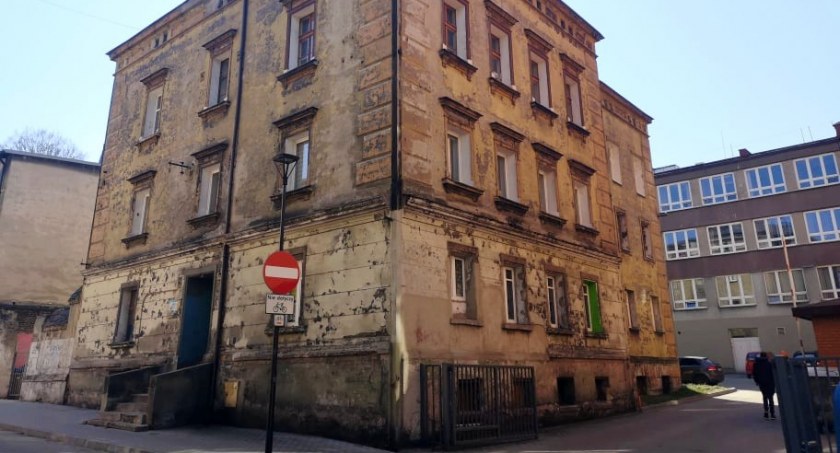 Strażacka 2 – będzie termomodernizacja i centralne ogrzewanie
