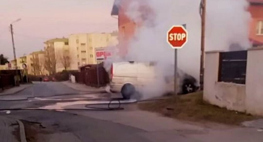Pożar samochodu przy ul. Moniuszki