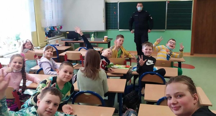 Dzień wagarowicza z policjantem
