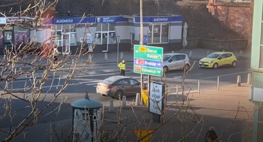 Kierowcy wciąż ignorują pieszych na pasach