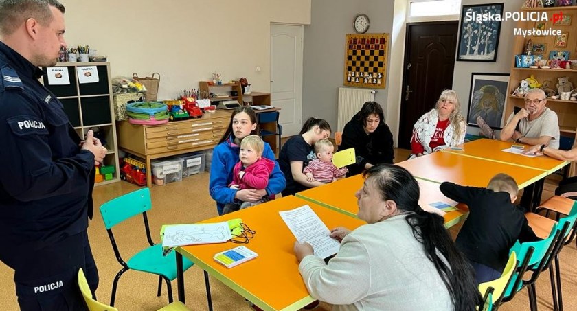 Policjanci odwiedzają uchodźców z Ukrainy