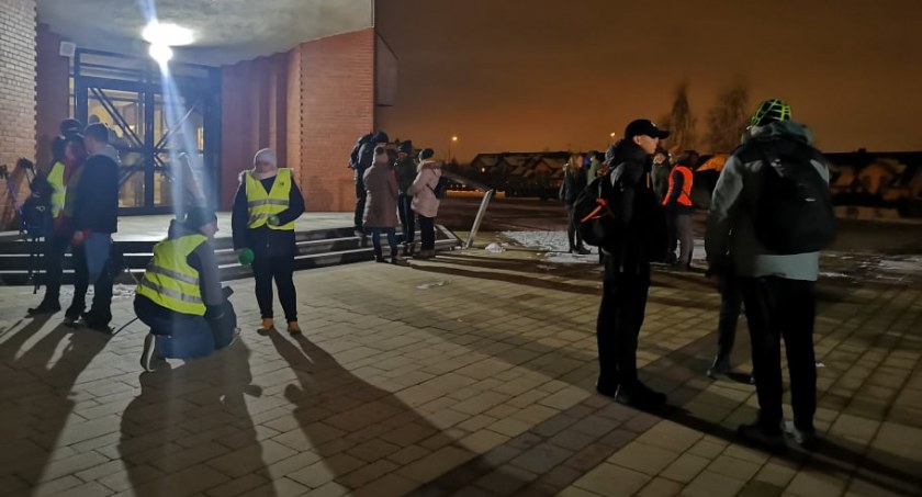 Szli nocą, w milczeniu. Ekstremalna Droga Krzyżowa w Mysłowicach