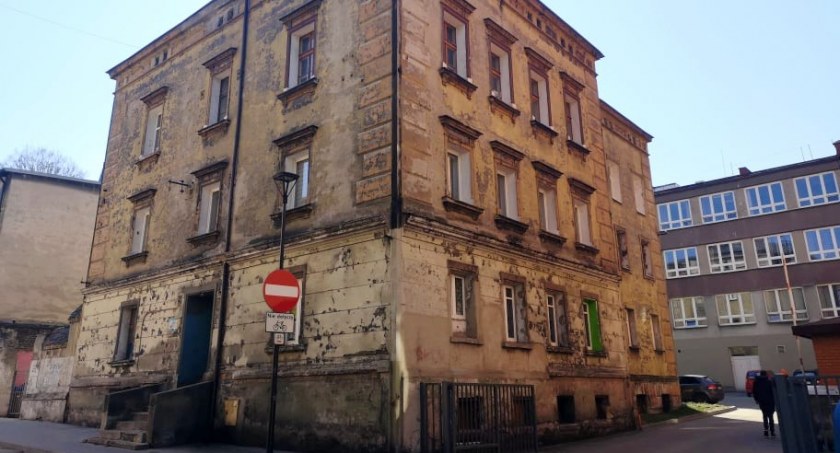 Strażacka 2 – będzie termomodernizacja i centralne ogrzewanie