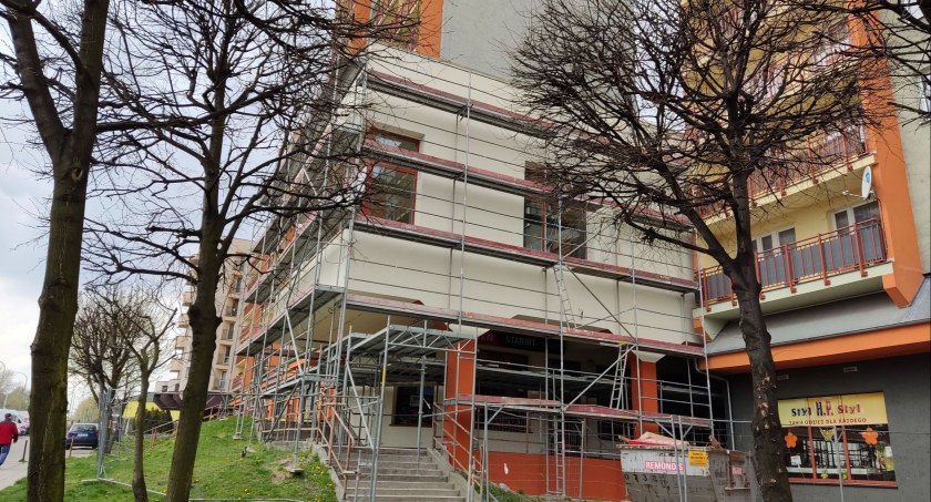 Budynek biblioteki nabiera nowego wyglądu