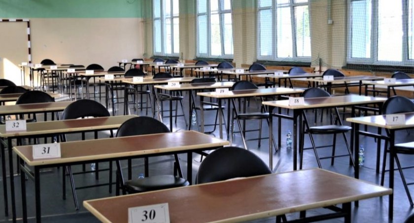 Konkursy na dyrektorów szkół i przedszkoli – kto i gdzie wygrał?