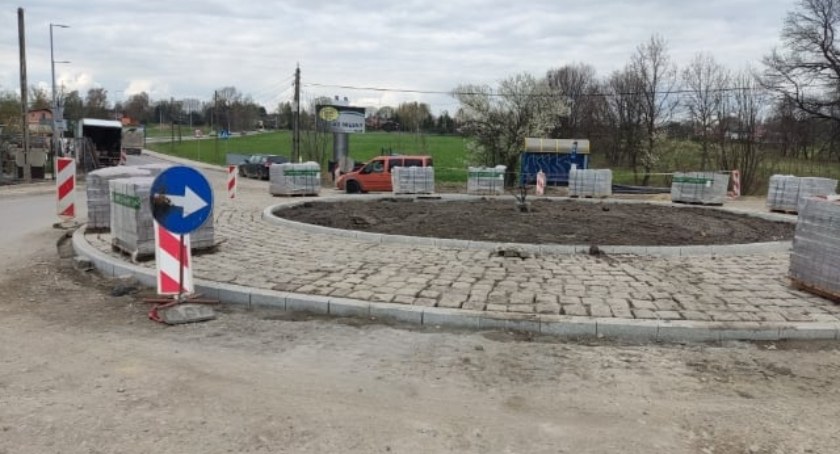 Skrzyżowanie Laryskiej i 3 Maja zaokrągliło się