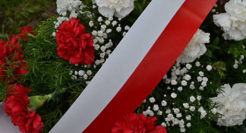 Obchody 3 maja w Mysłowicach – msza za ojczyznę i kwiaty w miejscach pamięci