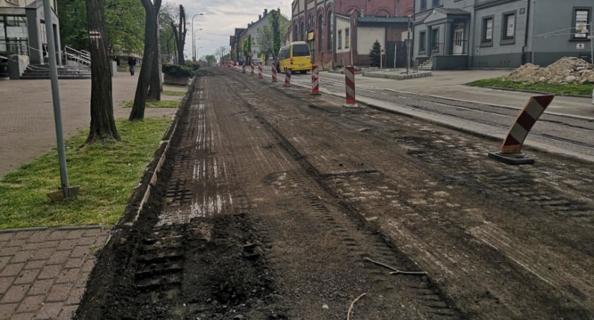 Roboty na ul. Powstańców – nie parkujcie samochodów