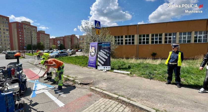 Strzałki przy pasach dla bezpieczeństwa pieszych