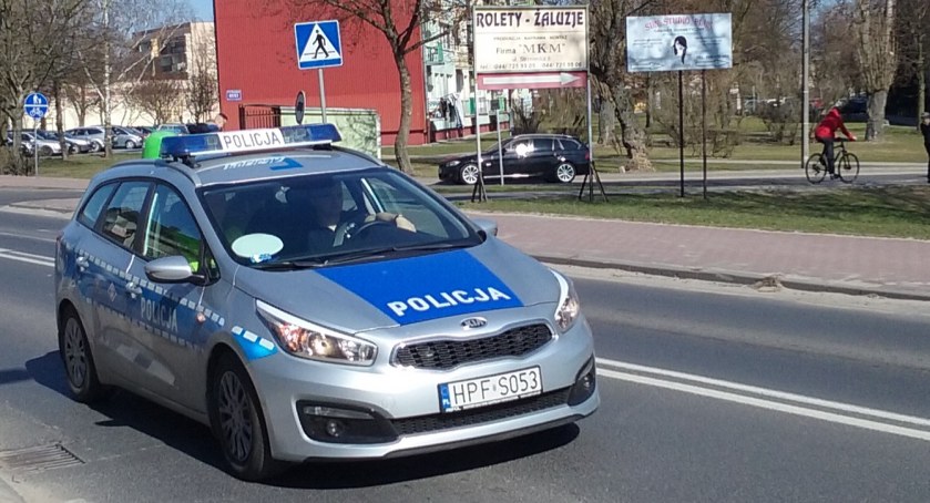 Pijany, uciekał oplem przed policją. Dopadli go w Jaworznie