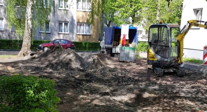Nie pomyśleli o seniorach. Szkoda