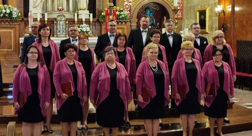 Chór Familia wystąpił w piekarskiej bazylice