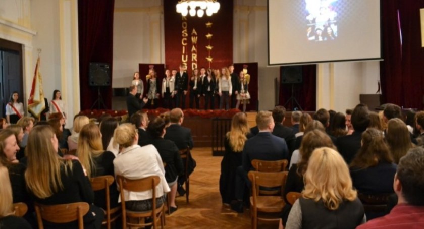 100. urodziny ILO. Będzie wspólny polonez i bal absolwenta