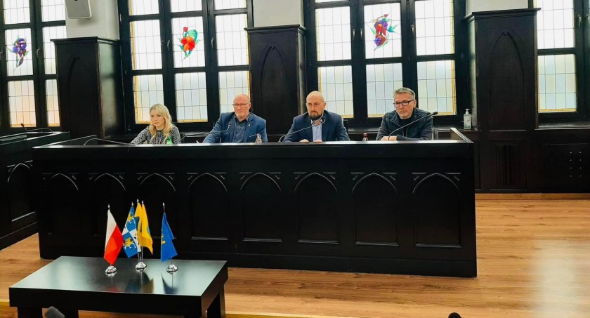 Jak poprawić współpracę rad dzielnic i urzędu miasta? Wnioski komisji rewizyjnej