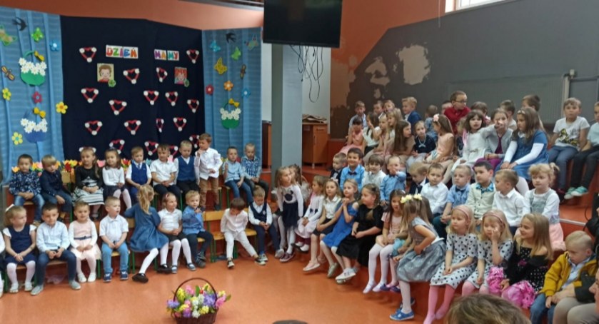 Uroczystość z okazji Dnia Mamy w Zespole Szkolno-Przedszkolnym nr 4