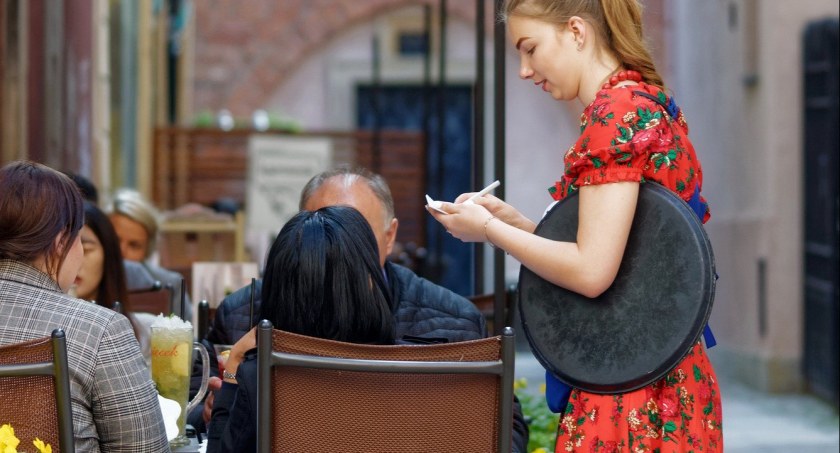 Ile uczeń i student może dorobić do renty rodzinnej?