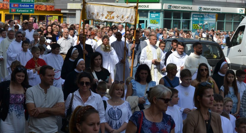 Procesja Bożego Ciała w parafiach NSPJ i Św. Krzyża [zdjęcia]