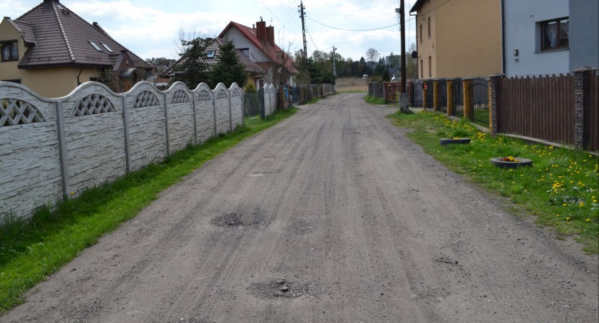 Na ul. Topolowej nieprędko coś się zmieni. Solidny remont byłby bardzo drogi