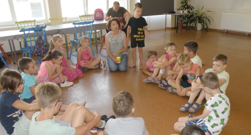 Wakacje z Mysłowickim Ośrodkiem Kultury. Bawią się i uczą