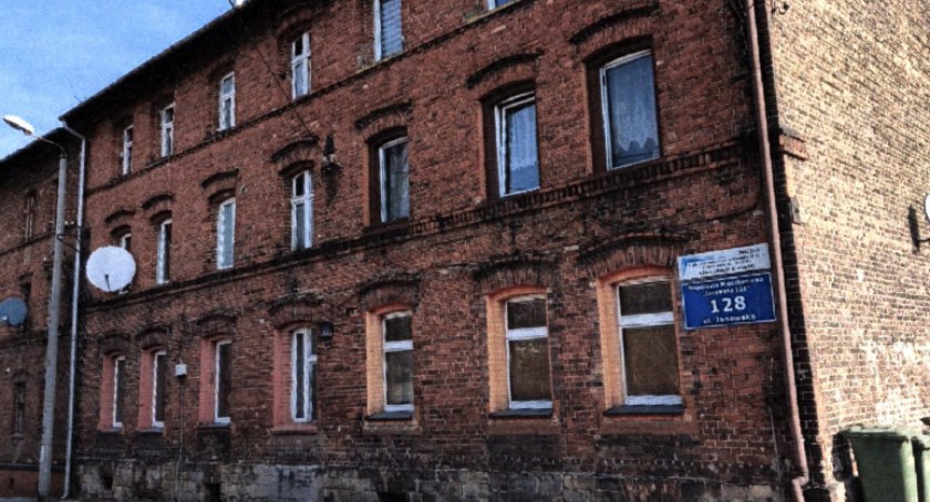 Miasto sprzedaje kawalerkę na Janowie