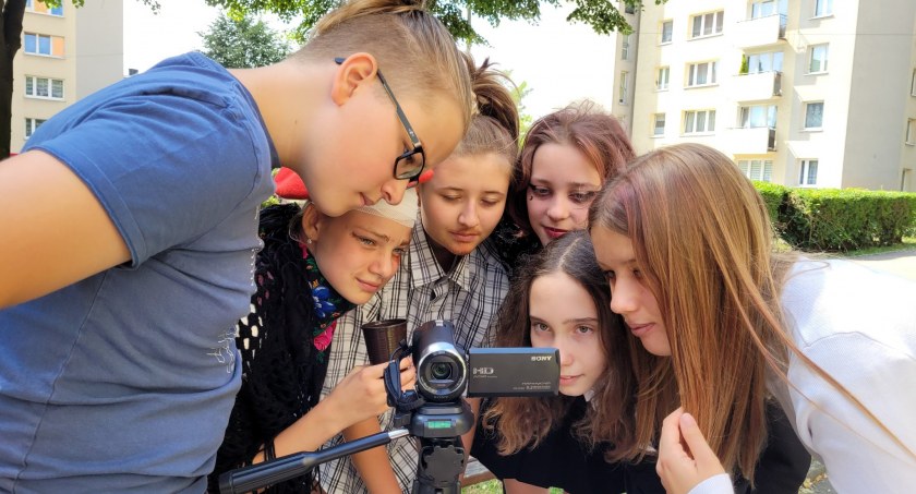 Cyfrowi eksperci – wakacyjne zajęcia w bibliotece