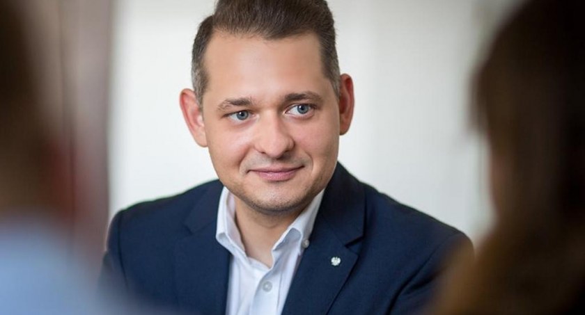 Ile zarabia poseł? Oświadczenie majątkowe Wojciecha Króla
