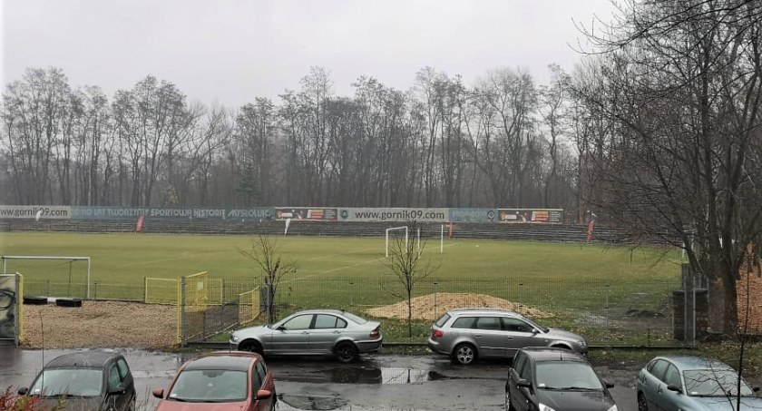 Afera w okręgówce. Górnik 09 zgłosił do meczu 2 drużyny. Żadna nie zagrała