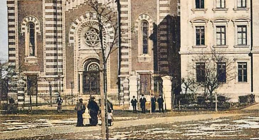 Uroczyste odsłonięcie tablicy upamiętniającej istnienie synagogi