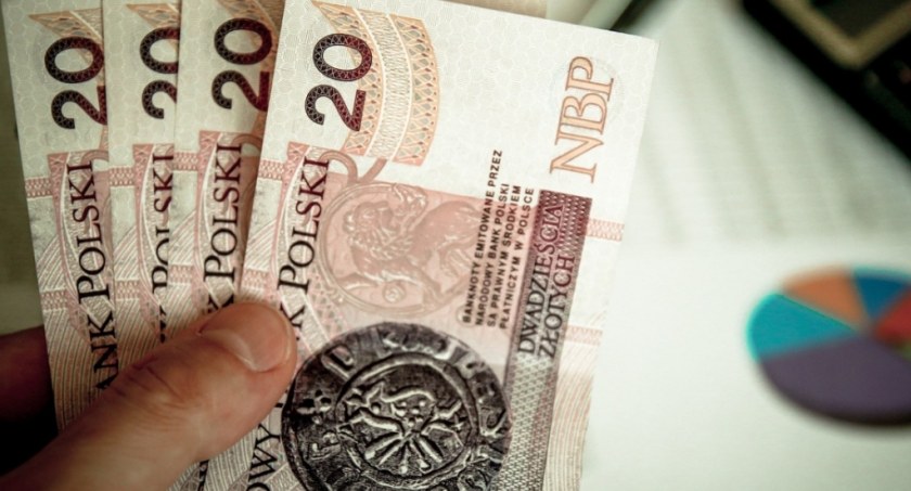 Będą dwie podwyżki płacy minimalnej w 2023 roku