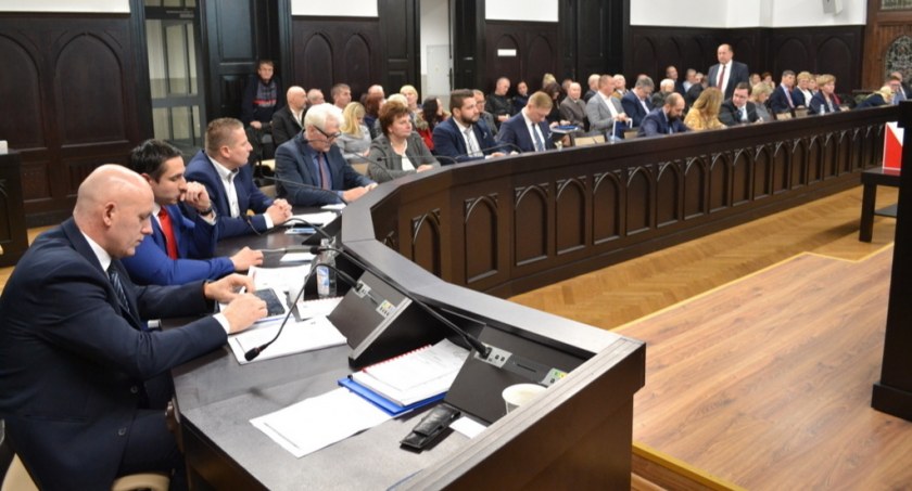 Wśród radnych mamy milionera i radnego z pokaźnym kontem zobowiązań bez dochodów