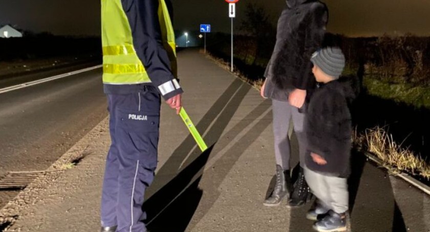 Policjanci będą promować noszenie odblasków