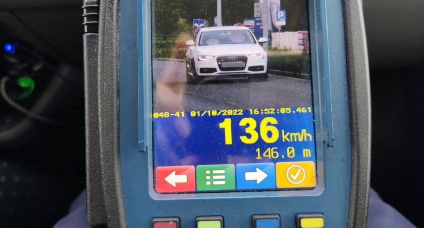 Pędził w terenie zabudowanym prawie 140 km/h